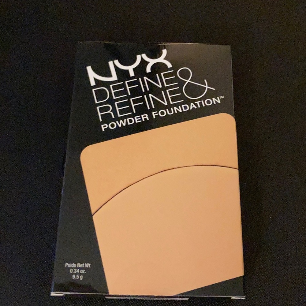 NYX Define and Refine powder foundation